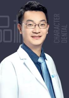 黄振
